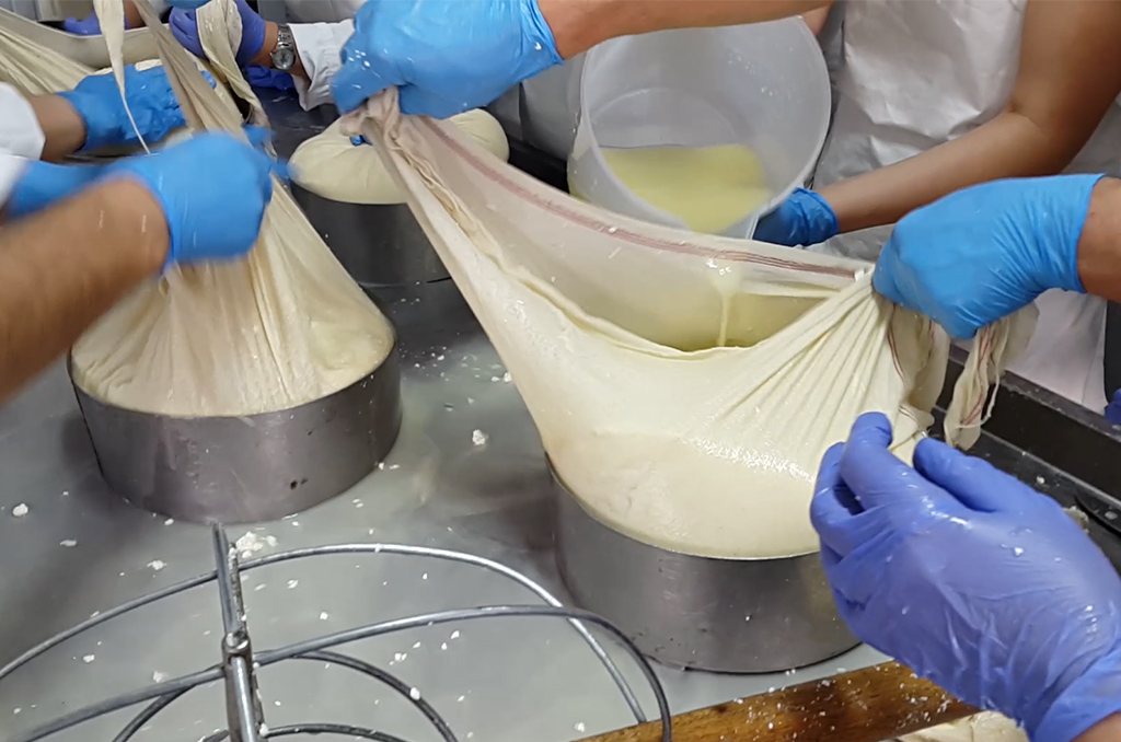 ΠΡΩΤΟΣΕΛΙΔΟ - Η Γραβιέρα, η Κεφαλογραβιέρα και το Κεφαλοτύρι