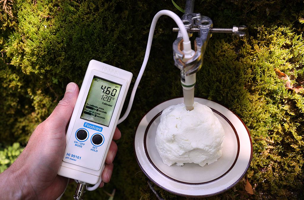 πρωτοσέλιδο - Φτιάχνω βούτυρο από ξινή - ώριμη κρέμα γάλακτος